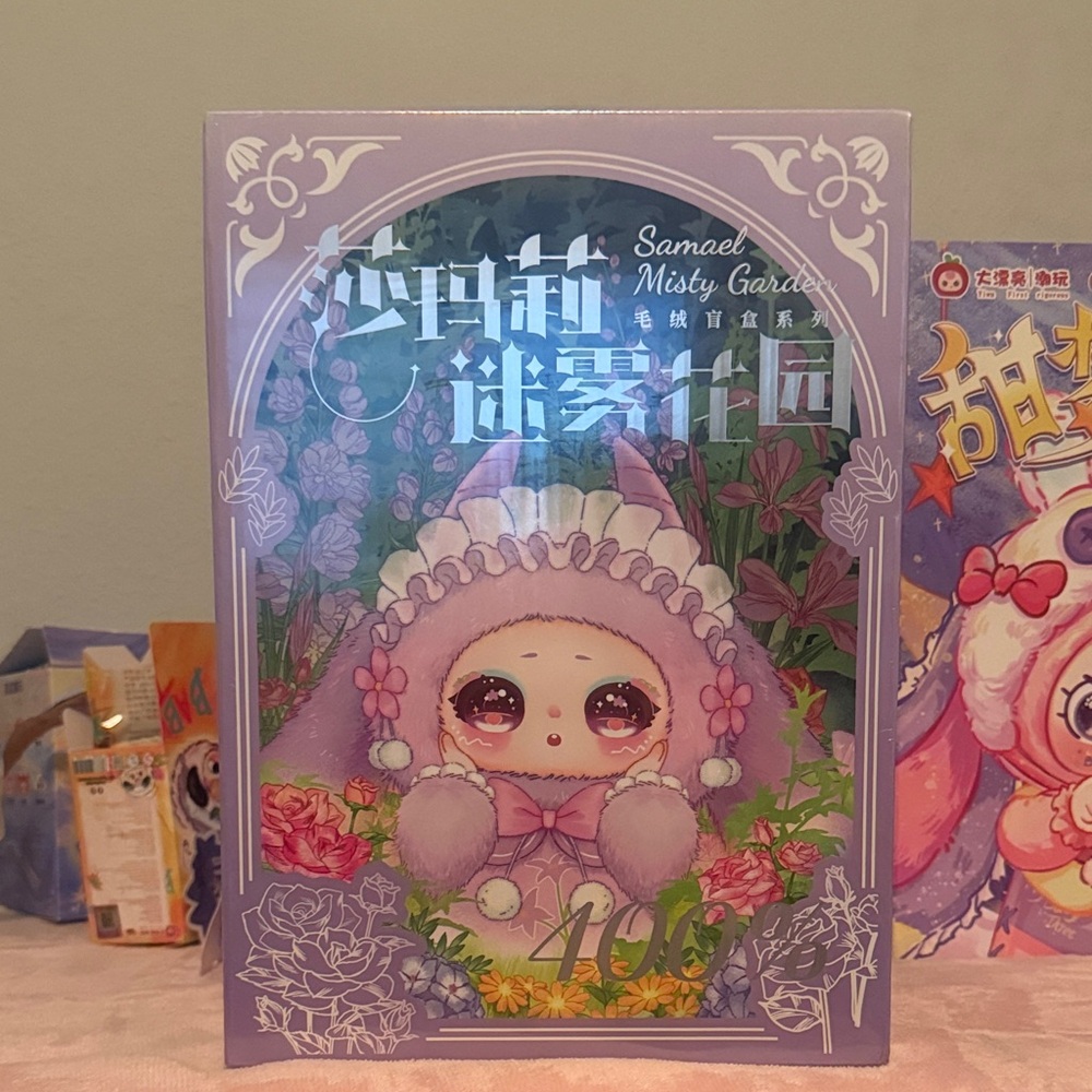 NEW still has cellophane wrapping Samael Misty Garden 400% plush. Mystery box !